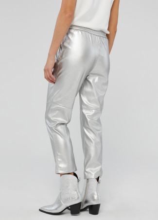 Pantalón plateado