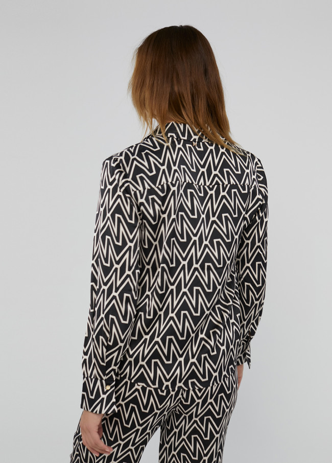 Camisa com monograma M