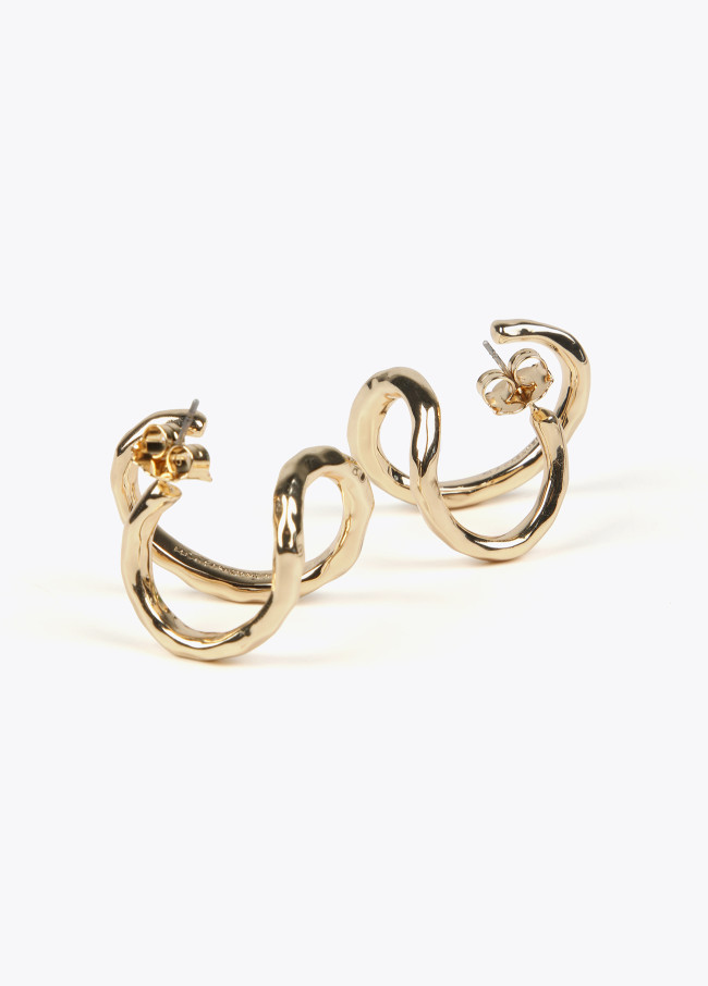 Piercing-effect earrings