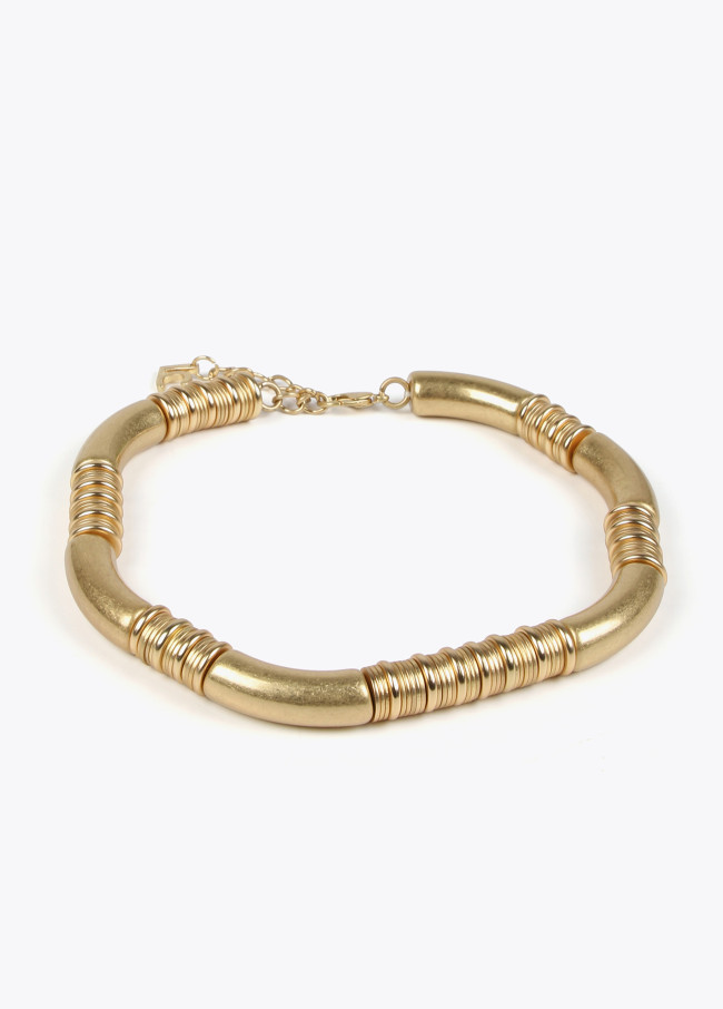 Colar de peças douradas