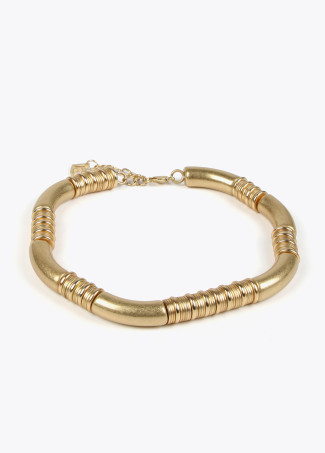 Colar de peças douradas