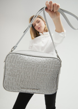Umhängetasche mit metallisiertem Monogramm