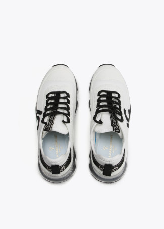 Baskets bicolores semelle transparente