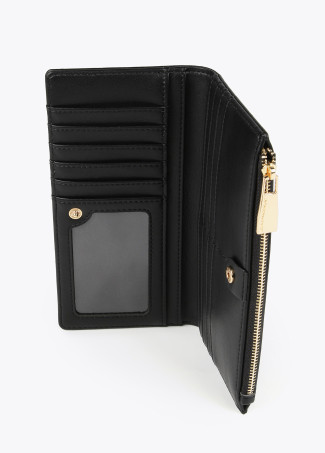 Wallet with square metal eyelets