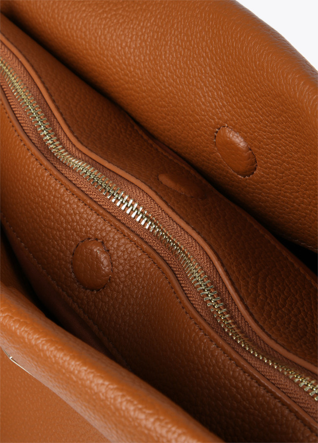 Große Tasche aus Kunstleder mit mehrfarbigem Griff