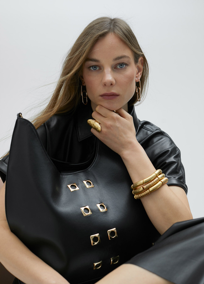 Borsa shopper con occhielli in metallo quadrati
