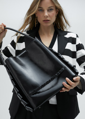 Sac cabas avec détails sur les côtés