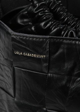 Textured woven tote bag