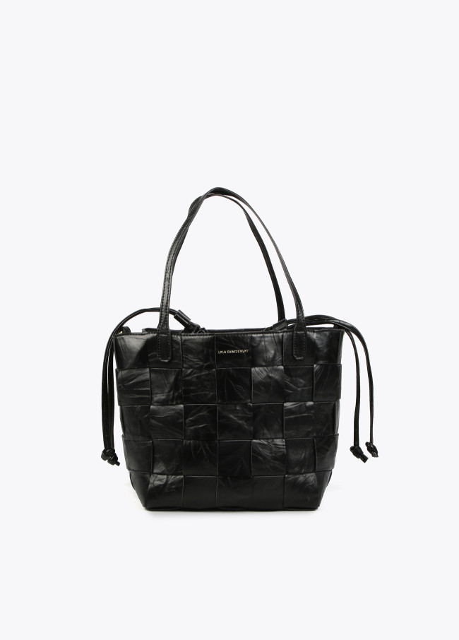 Textured woven tote bag