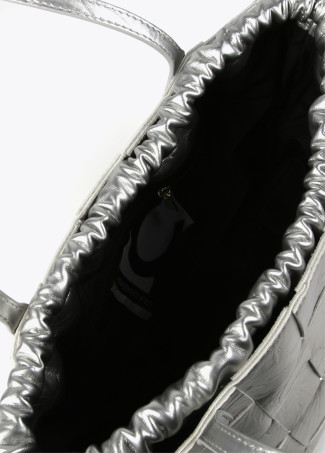 Textured woven tote bag