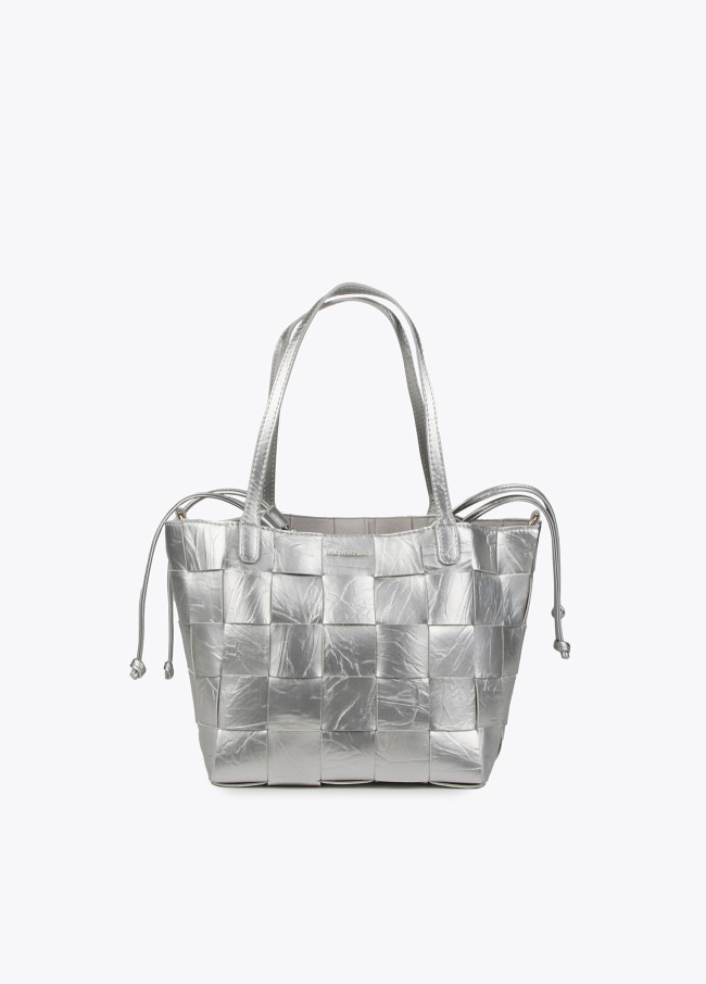 Textured woven tote bag