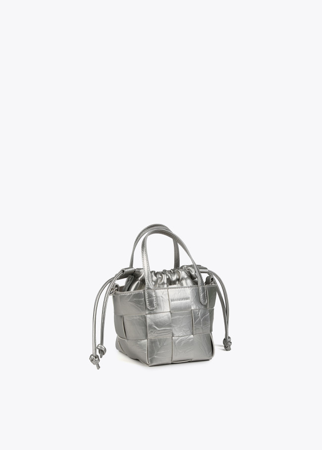 Bolsito trenzado con textura