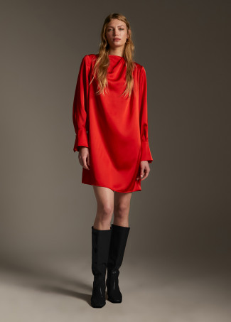 Vestido curto acetinado