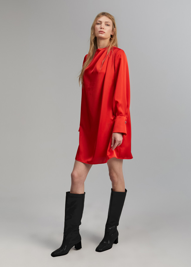 Vestido curto acetinado