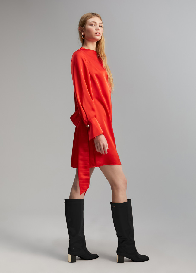 Robe courte satinée