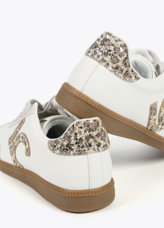 Sapatilha com pormenores de glitter e leopardo