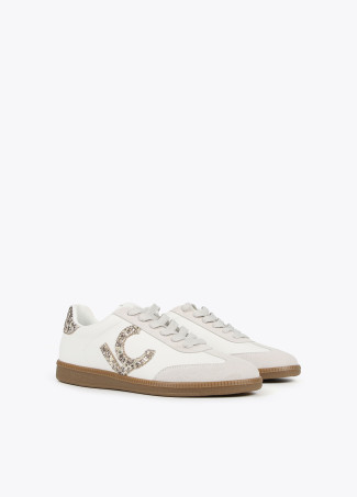 Sapatilha com pormenores de glitter e leopardo