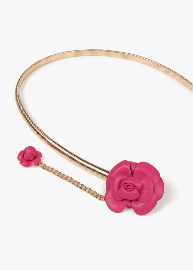 Cinturón metal elástico flores efecto piel