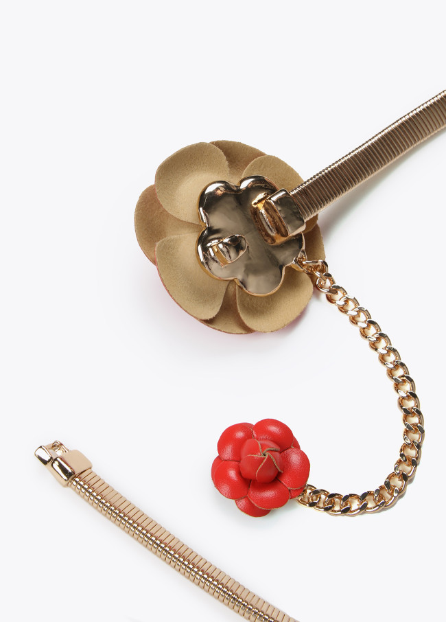 Elastischer Metallgürtel mit Blumen aus Kunstleder