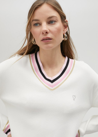 Pullover mit farbigem Detail
