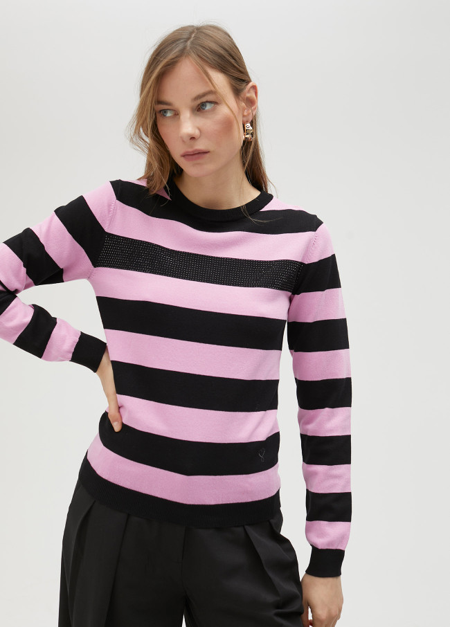Camisola bicolor às riscas e pormenores de strass
