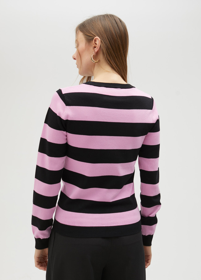 Camisola bicolor às riscas e pormenores de strass