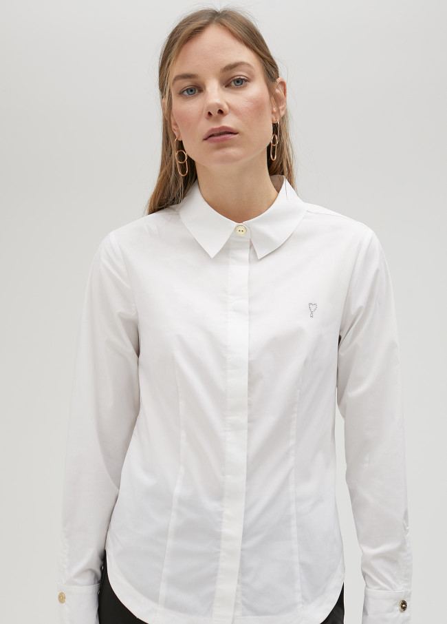 Camisa blanca ajustada