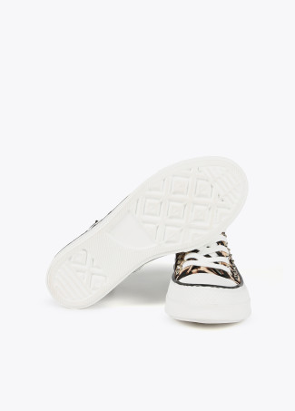 High-top sneakers with leopard print