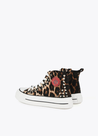 High-top sneakers with leopard print