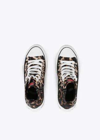 High-top sneakers with leopard print