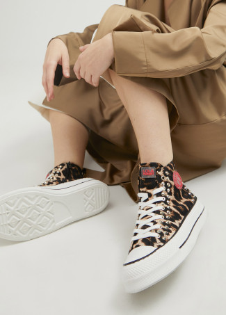 High-top sneakers with leopard print