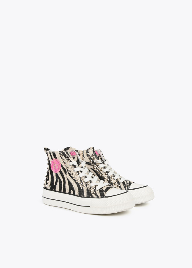 High-top sneakers with zebra print