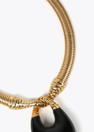 Elastic metal necklace with pendant