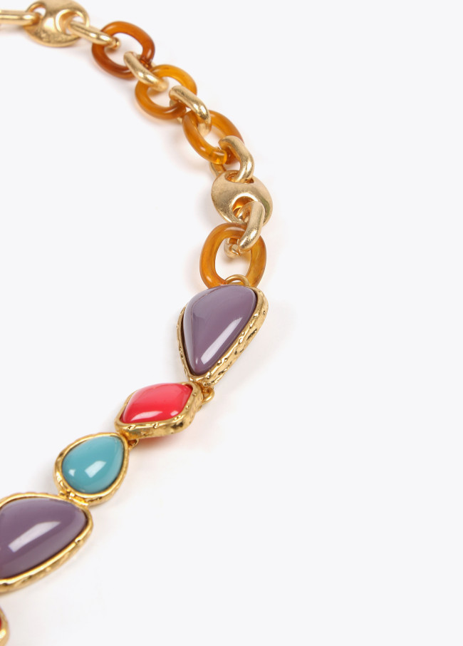 Necklace with contrast colour pieces