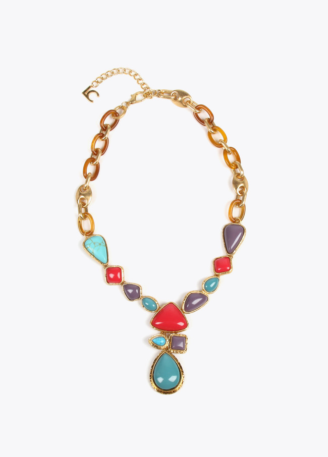 Necklace with contrast colour pieces