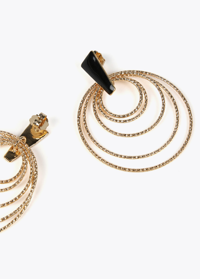 Multireifen-Ohrringe mit lackiertem Teil