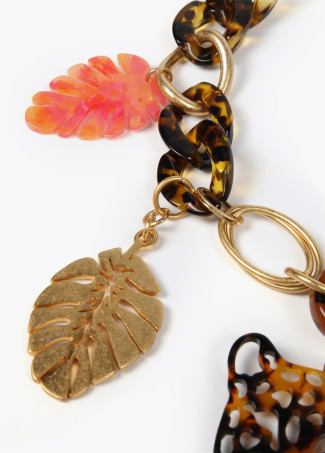 Halskette mit Leopard und Charms