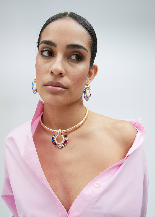 Collier ras-du-cou avec anneau sur le devant