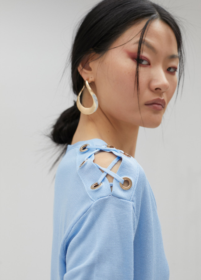 Pullover mit Detail an der Schulter