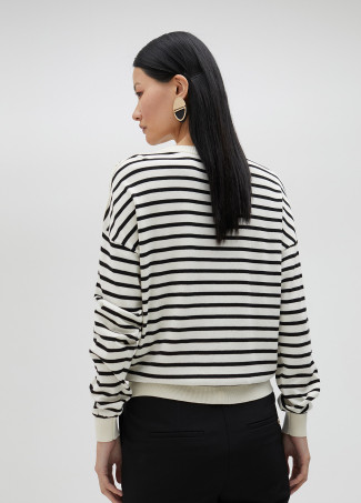 Jersey de rayas con detalle en hombro