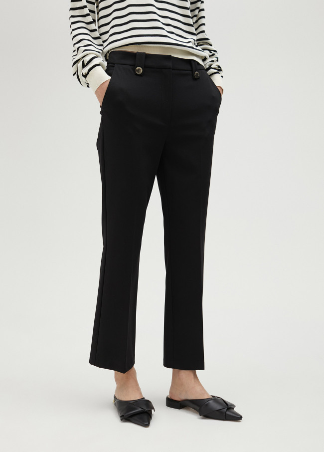 Pantalón campanita slim negro