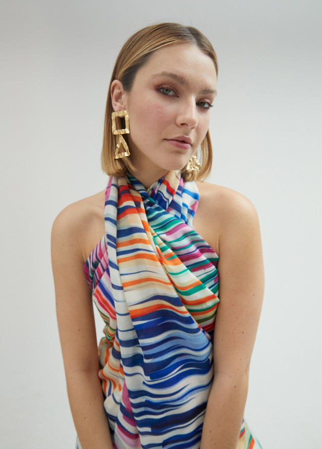 Colour distortion scarf