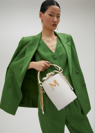 Bucket bag with metal handle