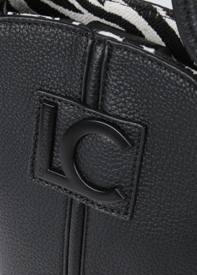 Crossbody bag with details