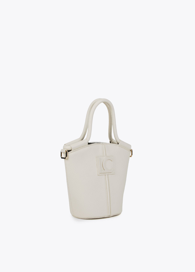 Bolso bandolera con detalles