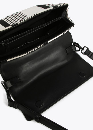 Bolso bandolera en canvas con solapa