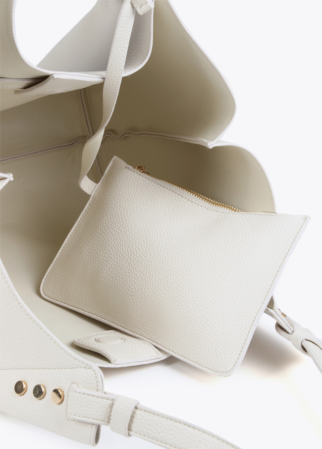 Bolso shopper con tachuelas