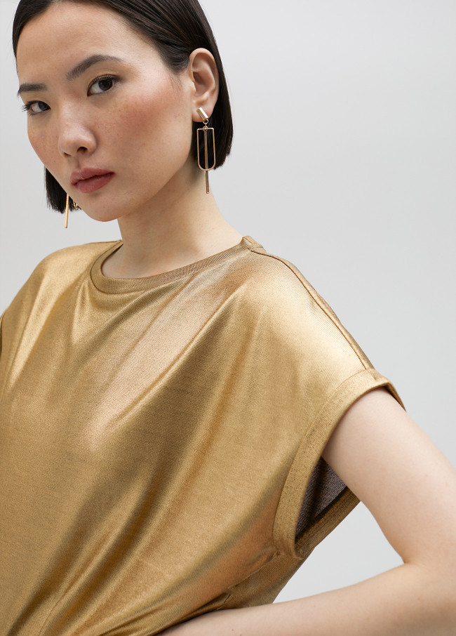 Goldfarbenes Shirt