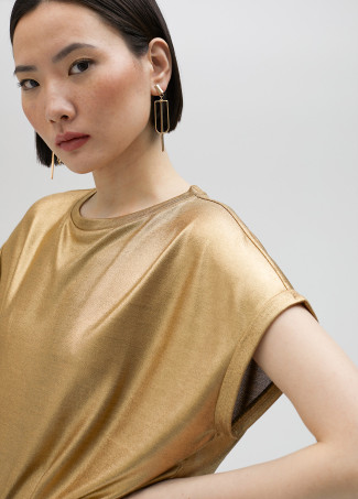 Goldfarbenes Shirt