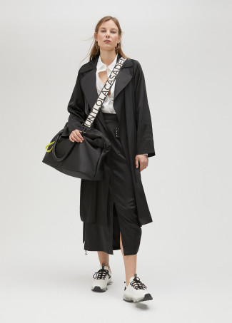 Satinierter Rock mit Nieten